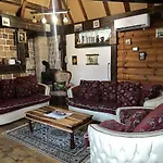 Chalet Etno Oaza Near Airport